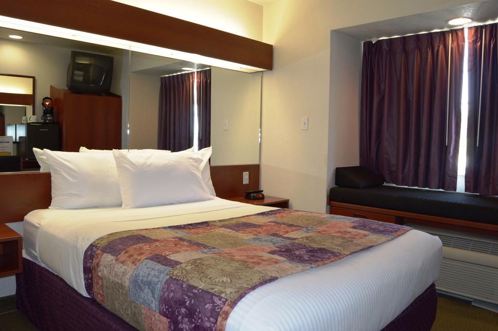 Microtel Inn And Suites By Wyndham Miami Ok Pokoj fotografie
