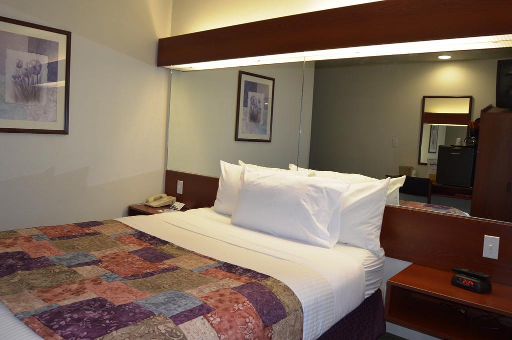 Microtel Inn And Suites By Wyndham Miami Ok Pokoj fotografie