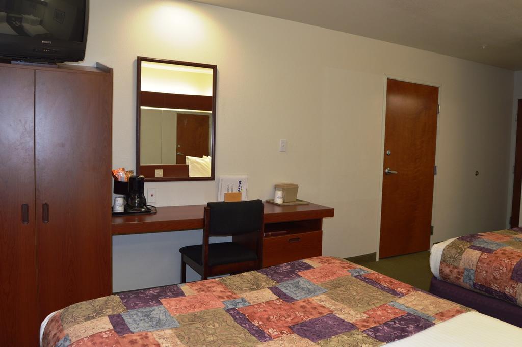 Microtel Inn And Suites By Wyndham Miami Ok Pokoj fotografie
